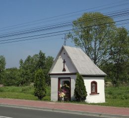 Kapliczka przydrożna przy drodze Lipsko - Solec Nad Wisłą. Przedmieście Bliższe, gmina Solec Nad Wisłą, powiat lipski.