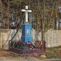 Przydrożny krzyż kamienny. Huta Mazowszańska,gmina Kowala, powiat radomski.