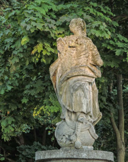 Przydrożna kapliczka kolumnowa z figurą św. Maryi. Kowala, powiat radomski.