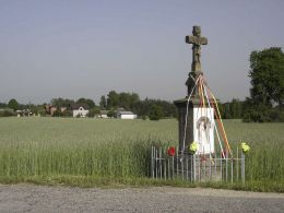 Przydrożny krzyż z 1908 r. Pieńki, gmina Iłża, powiat radomski.