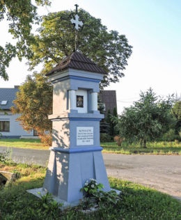 Kapliczka przydrożna przy drodze do Kowali. Ruda Wielka, gmina Wierzbica, powiat radomski.