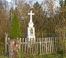 Kapliczka przydrożna, murowana z 1922 r. Kaliski, gmina Paprotnia, powiat siedlecki, woj. mazowieckie.
