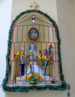 Kapliczka podwórkowa w kamienicy przy ulicy Marszałkowskiej 81. Warszawa, Śródmieście.