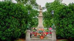 Figura Matki Bożej Pasawskiej z 1683 r. na Krakowskim Przedmieściu. Warszawa, Śródmieście.