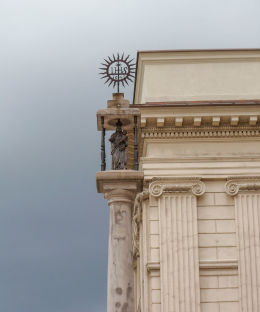 Figura Matki Bożej przy kościele św. Anny z 1643 r. Warszawa, Śródmieście.