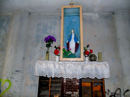 Kapliczka w bramie kamienicy przy ulicy Środkowej 3. Warszawa, Praga Północ.