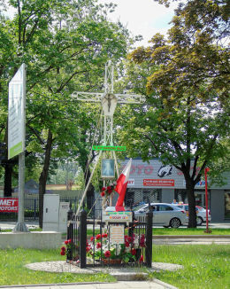 Krzyż przydrożny przy ulicy Targowej. Warszawa, Praga Południe.