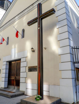 Krzyż misyjny przy kościele św. Wincentego Pallottiego przy ulicy Skaryszewskiej Warszawa, Praga Południe.