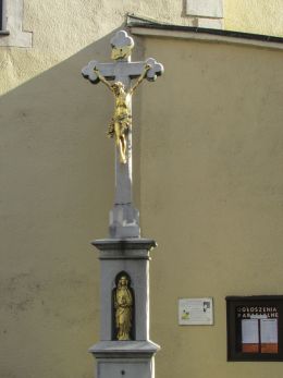 Przydrożny krzyż kamienny. Krapkowice, powiat krapkowicki.