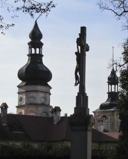 Przydrożny krzyż kamienny. Żyrowa, gmina Zdzieszowice, powiat krapkowicki.