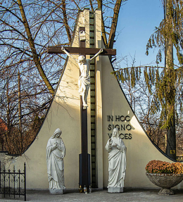 Grupa ukrzyżowania przed kościołem Bożego Ciała i św. Norberta. Opole. powiat opole, woj.opolskie.