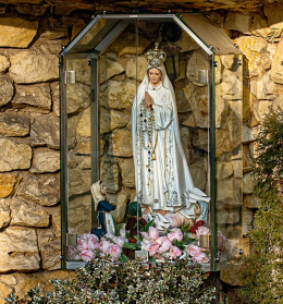 Kapliczka obok plebani. Opole. powiat opole, woj.opolskie.