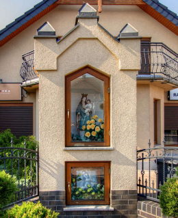 Kapliczka Matki Bożej. Dobrzeń Wielki. Powiat opolski, woj. opolskie.