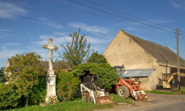 Krzyż przydrożny, ul. Strzelców Bytomskich. Dobrzeń Wielki. Powiat opolski, woj. opolskie.
