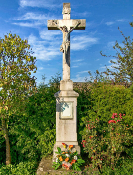 Krzyż przydrożny. Dobrzeń Wielki. Powiat opolski, woj. opolskie.