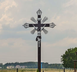 Przydrożny krzyż metalowy dziękczynny z 1920 r. Fundator Stefan Ziaja. Staniszcze Wielkie, gmina Kolonowskie, powiat strzelecki.