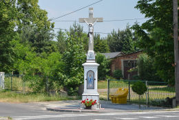 Krzyż przydrożny na rozdrożu ul. Strzeleckiej i Centawskiej. Warmątowice, gmina Strzelce, powiat strzelecki.