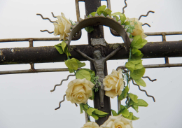 Fragment krzyża przydrożnego. Broniszewo, gmina Tykocin. powiat białostocki.