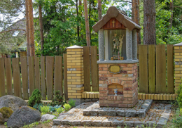 Kapliczka św. Huberta, patrona myśliwych i leśników. Międzyrzecze, gmina Supraśl. powiat białostocki.