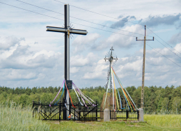 Krzyż przydrożne stojące na skraju wsi. Pajewo, gmina Tykocin. powiat białostocki.