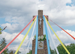 Fragment krzyża przydrożnego. Wólka Waniewska, gmina Łapy. powiat białostocki.