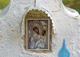 Fragment krzyża przydrożnego. Stare Masiewo, gmina Narewka. powiat hajnowski.