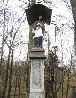 Przydrożna kapliczka z 1786 r. z figurą św. Jana Nepomucena. Bestwina, powiat bielski.