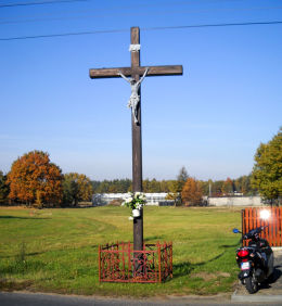 Przydrożny krzyż drewniany. Gostyń, gmina Wyry, powiat mikołowski.
