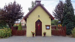 Kaplica pw. św. Urbana datowana na ok. 1805 r. Ufundowana przez rodzinę Spendlów, właścicieli karczmy w Mościskach. Orzesze, Mościska, powiat mikołowski.