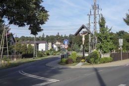 Krzyż przydrożny na skrzyżowaniu ulic Batorego i Norwida. Orzesze, Woszczyc, powiat mikołowski.