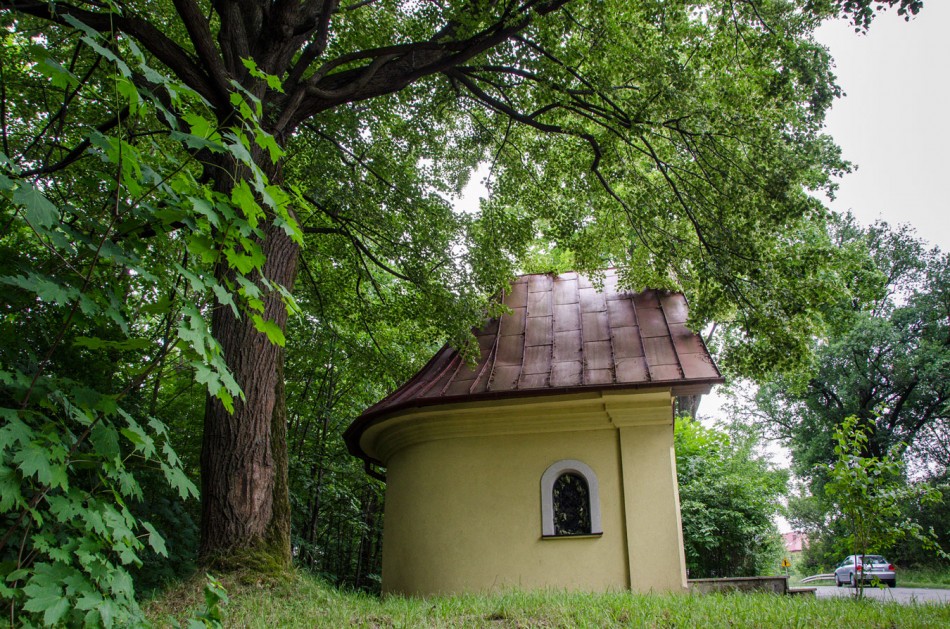 Przydrożna kapliczka domkowa, murowana. Cięcina, gmina Węgierska Górka, powiat żywiecki.