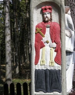 Przydrożna kapliczka kolumnowa. Laliki, gmina Milówka, powiat żywiecki.