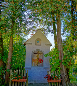 Kapliczka przydrożna, murowana. Sułowo, gmina Bisztynek. Powiat bartoszycki, woj. warmińsko-mazurskie.