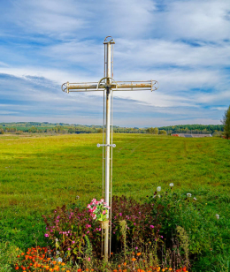 Przydrożny krzyż metalowy. Tremlak, gmina Lidzbark Warmiński. powiat lidzbarski, woj.warmińsko-mazurskie.