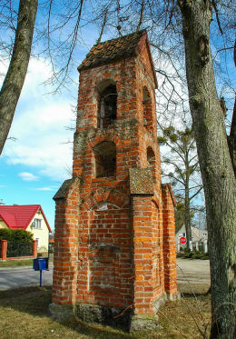 Kapliczka przydrożna z 1877 r. Giedajty, gmina Jonkowo, powiat olsztyński.