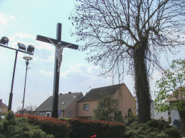 Krzyż przy kościele św. Marii Magdaleny. Czarnków, czarnkowsko-trzcianecki.