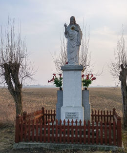 Przydrożna kapliczka z figurą Chrystusa. Sokolniki gmina Mieleszyn, powiat gnieźnieński.