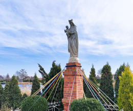 Figura Matki Bożej z dzieciątkiem. Jasień, gmina Czempiń. Powiat kościański, woj. wielkopolskie.