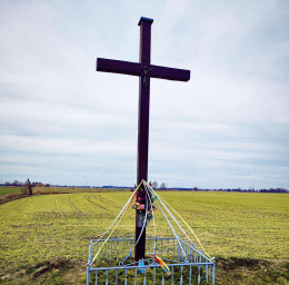Przydrożny krzyż drewniany. Jasień, gmina Czempiń. Powiat kościański, woj. wielkopolskie.