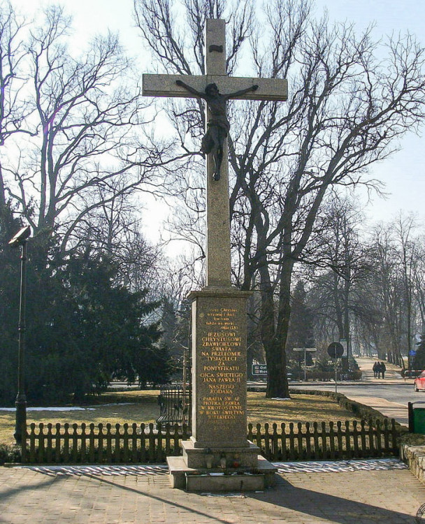 Krzyż przydrożny ufundowany na rok jubileuszowy 2000. Krotoszyn, powiat krotoszyński.