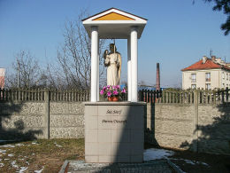Przydrożna kapliczka św. Józefa, patrona diecezji kaliskiej. Krotoszyn, powiat krotoszyński.