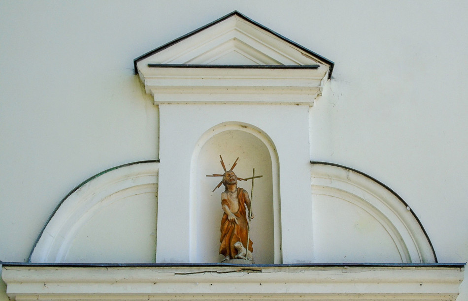 Kapliczka wnękowa z figurą św. Jana Chrzciciela. Międzychód, powiat międzychodzki.