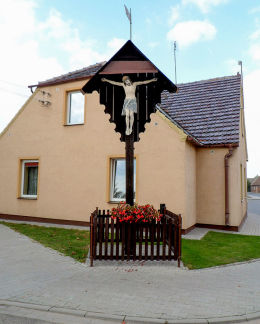 Krzyż przydrożny z ukrzyżowanym Chrystusem z 1920 r. Bukowiec, gmina Nowy Tomyśl, powiat nowotomyski.