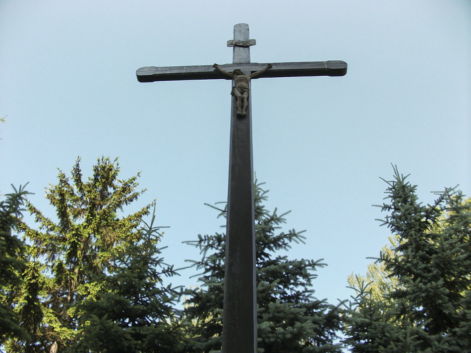 Krzyż misyjny przy kościele NMP Wniebowziętej. Oborniki, powiat obornicki.