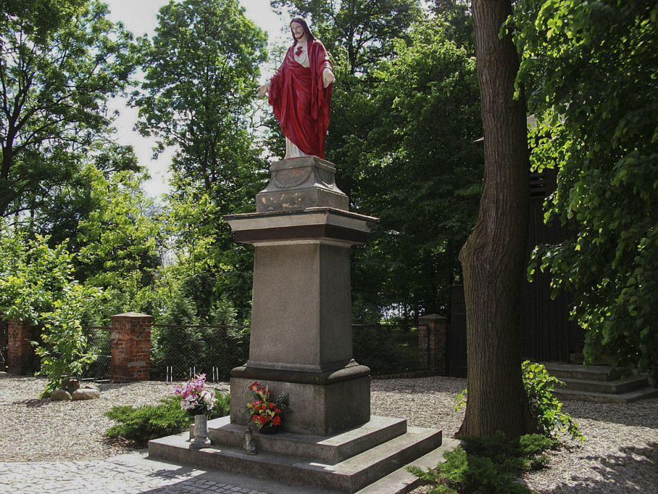 Figura Najświętszego Serca Pana Jezusa przy kościele św. Wita. Rogoźno, powiat obornicki.