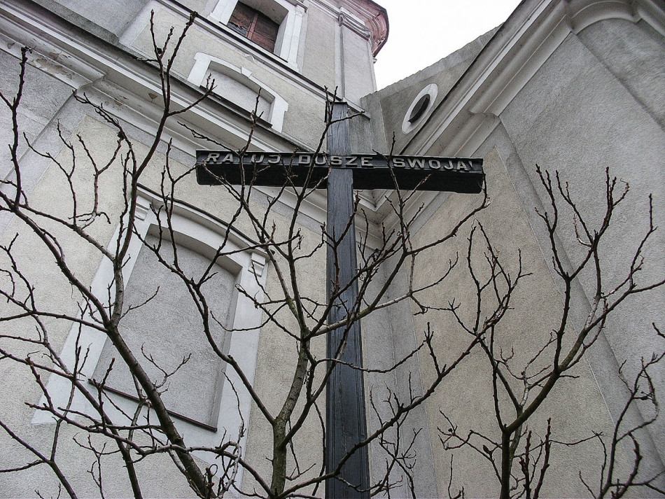 Krzyż przy kościele św. Marcina. Odolanów, powiat ostrowski.