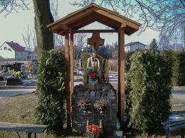 Kapliczka Chrystusa Frasobliwego na cmentarzu przy kościele św. Barbary. Odolanów, powiat ostrowski.