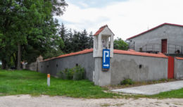 Kapliczka przydrożna. Górka Klasztorna, gmina Łobżenica, powiat pilski.