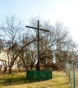 Krzyż przydrożny przy ulicy Warzywnej na Winogradach. Poznań, Poznań.