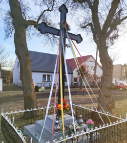 Krzyż metalowy, ul. Wiejska. Będlewo, gmina Stęszew. powiat poznański, woj.wielkopolskie.